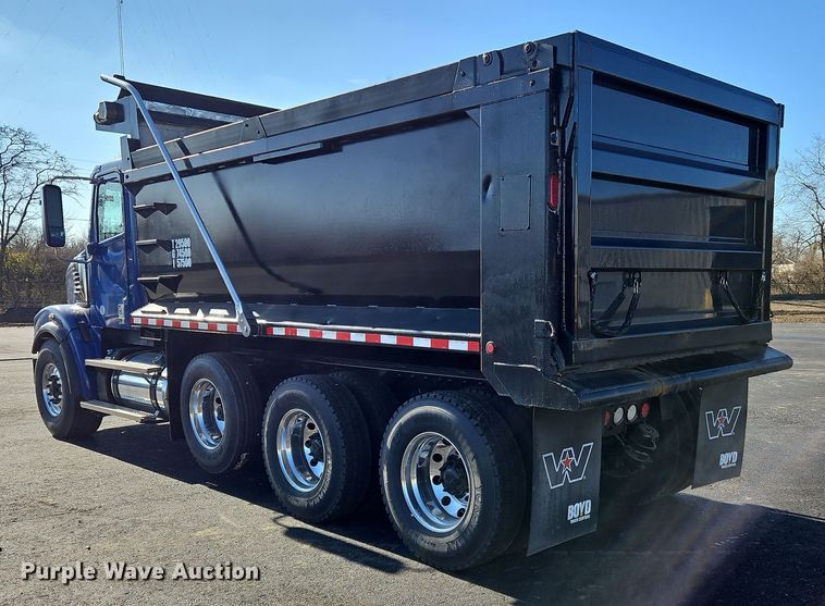 image for item NZ9115 2016 Freightliner Coronado 122SD  dump truck