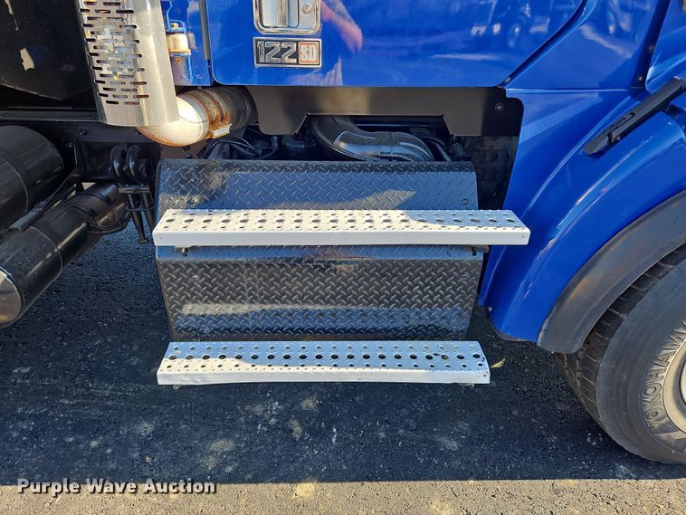 image for item NZ9115 2016 Freightliner Coronado 122SD  dump truck