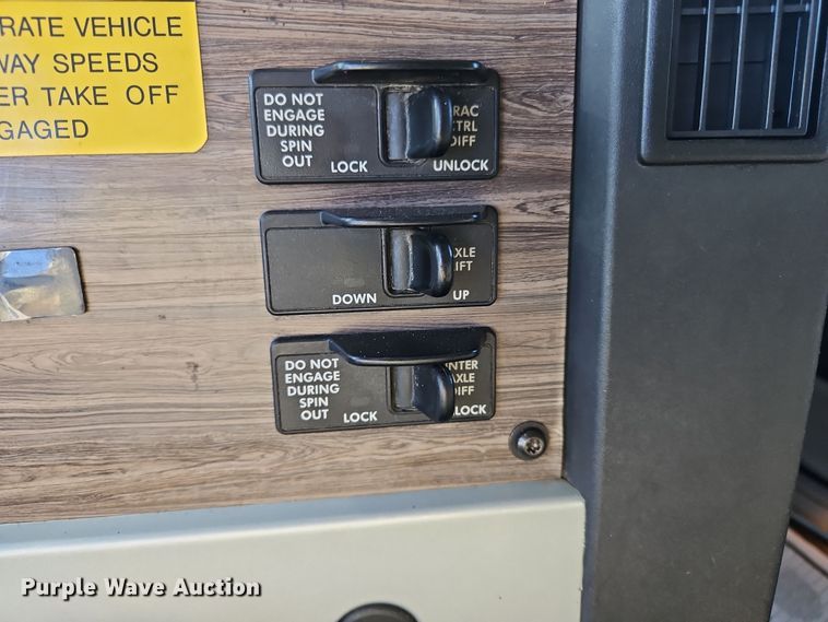 image for item NZ9115 2016 Freightliner Coronado 122SD  dump truck