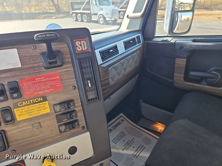 image for item NZ9115 2016 Freightliner Coronado 122SD  dump truck