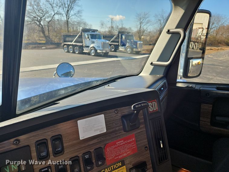 image for item NZ9115 2016 Freightliner Coronado 122SD  dump truck