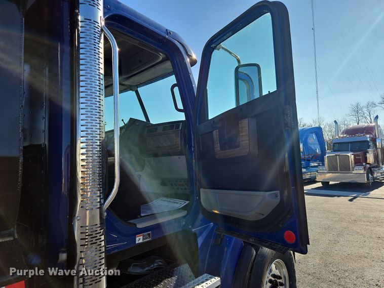 image for item NZ9115 2016 Freightliner Coronado 122SD  dump truck