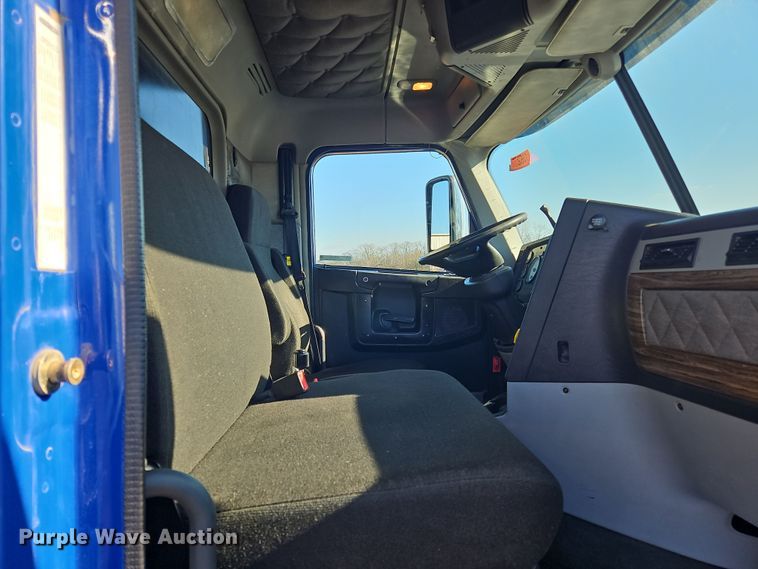 image for item NZ9115 2016 Freightliner Coronado 122SD  dump truck