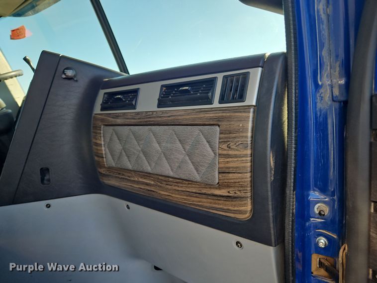 image for item NZ9115 2016 Freightliner Coronado 122SD  dump truck