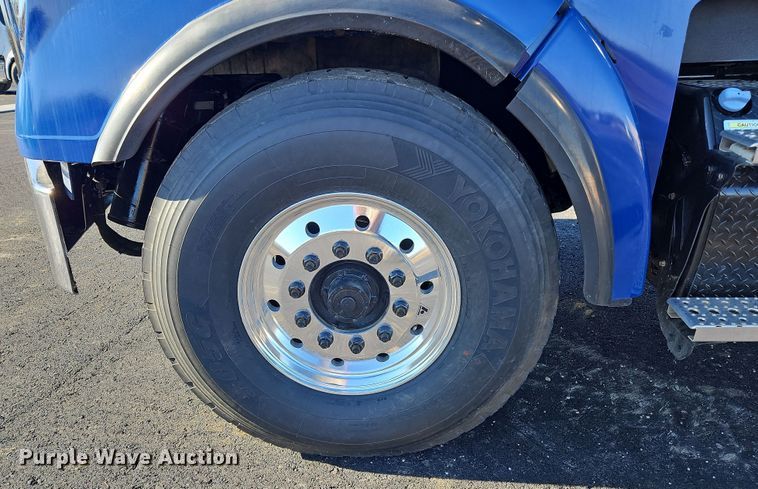 image for item NZ9115 2016 Freightliner Coronado 122SD  dump truck