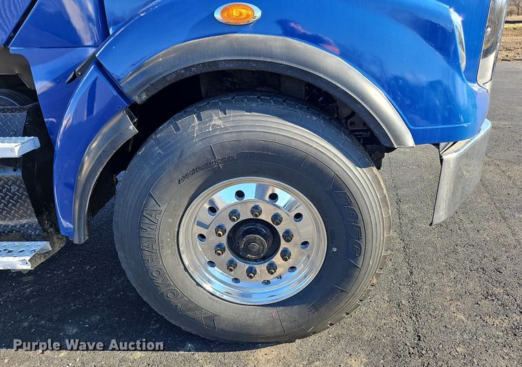 image for item NZ9115 2016 Freightliner Coronado 122SD  dump truck