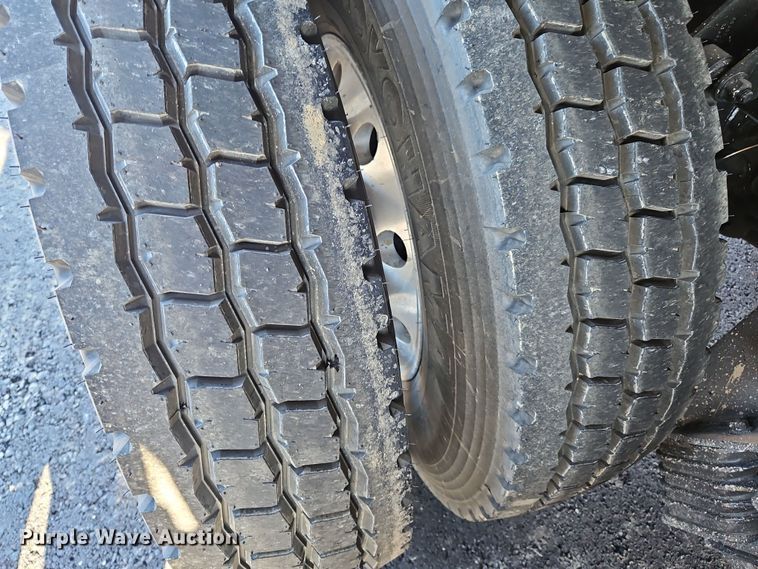 image for item NZ9115 2016 Freightliner Coronado 122SD  dump truck