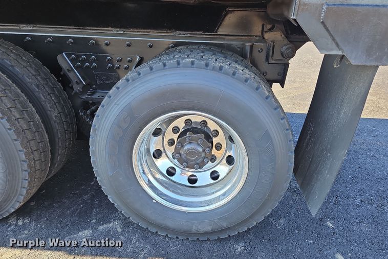 image for item NZ9115 2016 Freightliner Coronado 122SD  dump truck