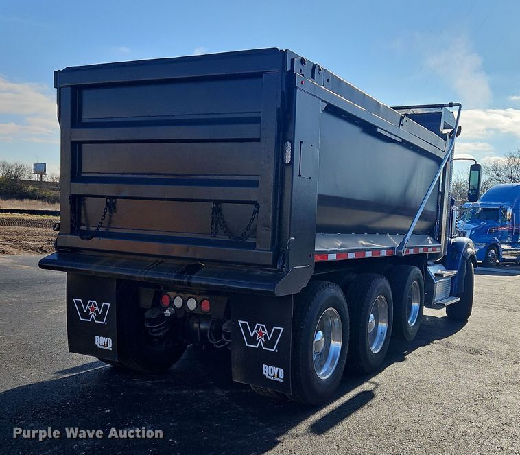 image for item NZ9116 2016 Freightliner Coronado 122SD  dump truck