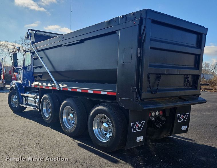 image for item NZ9116 2016 Freightliner Coronado 122SD  dump truck