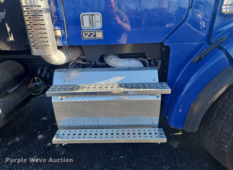 image for item NZ9116 2016 Freightliner Coronado 122SD  dump truck