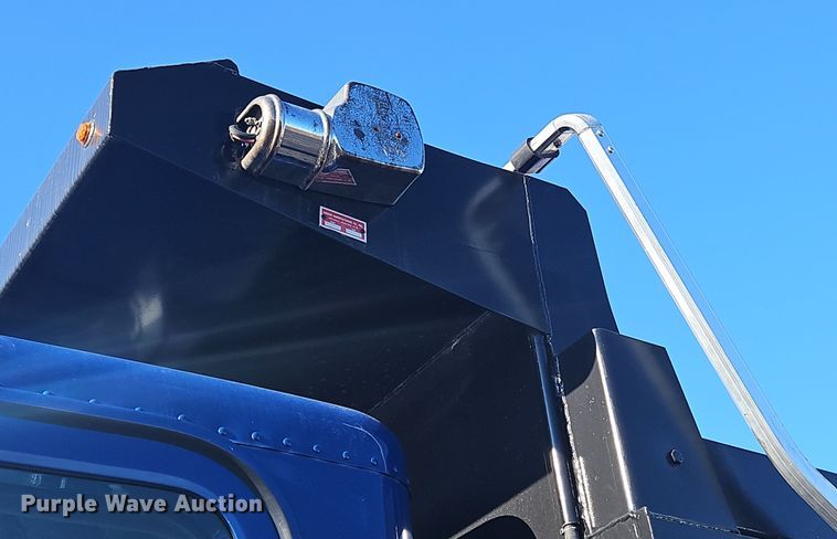 image for item NZ9116 2016 Freightliner Coronado 122SD  dump truck