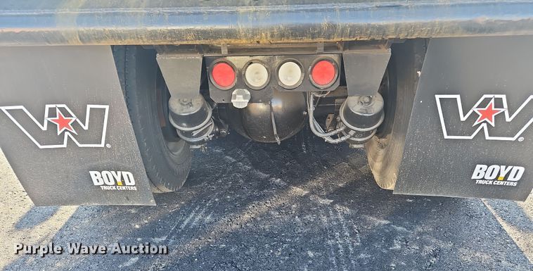 image for item NZ9116 2016 Freightliner Coronado 122SD  dump truck