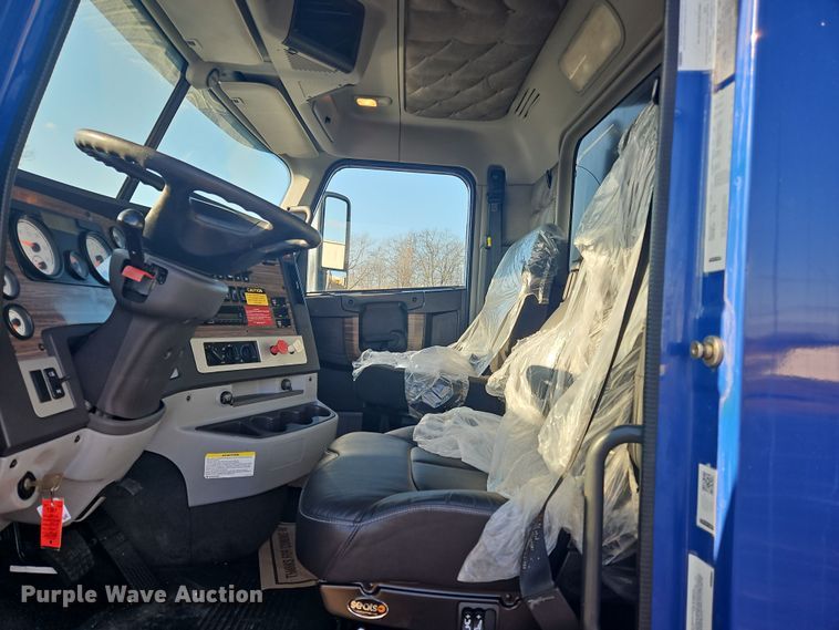 image for item NZ9116 2016 Freightliner Coronado 122SD  dump truck