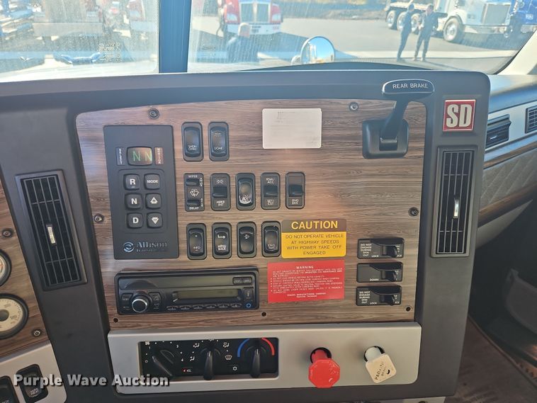 image for item NZ9116 2016 Freightliner Coronado 122SD  dump truck