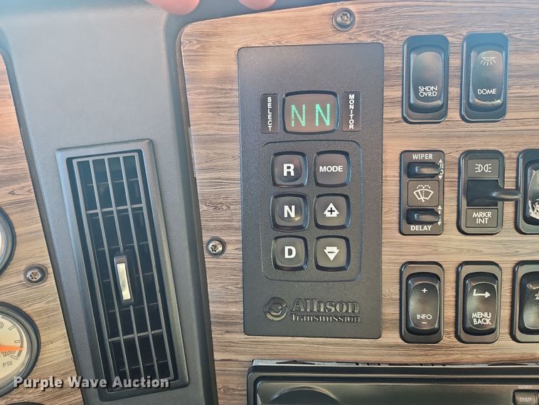 image for item NZ9116 2016 Freightliner Coronado 122SD  dump truck