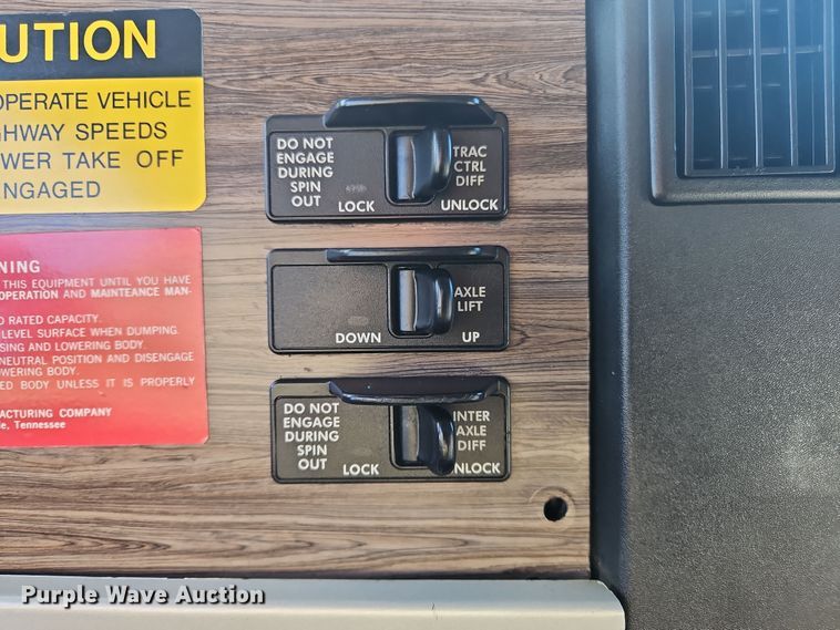 image for item NZ9116 2016 Freightliner Coronado 122SD  dump truck