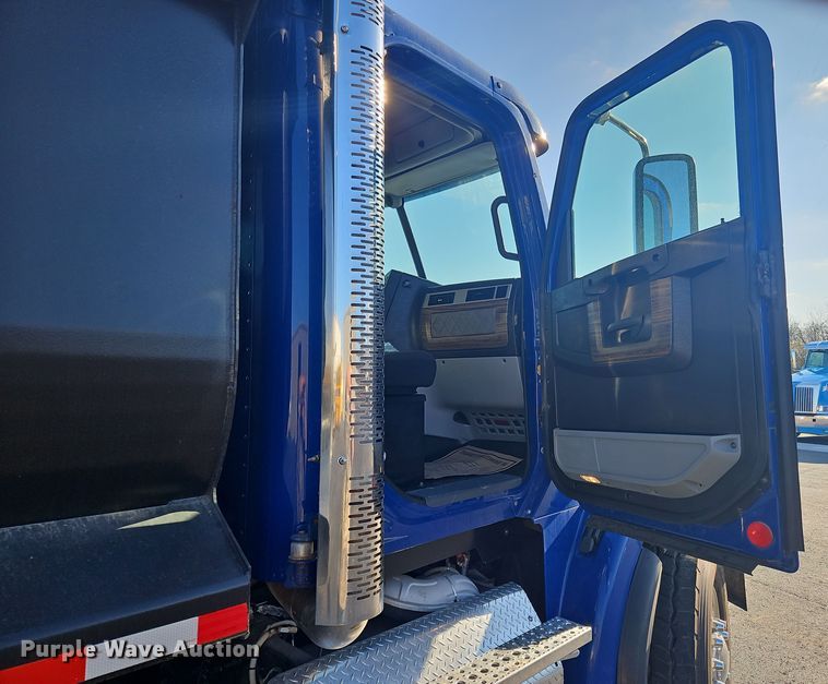 image for item NZ9116 2016 Freightliner Coronado 122SD  dump truck