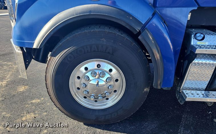 image for item NZ9116 2016 Freightliner Coronado 122SD  dump truck