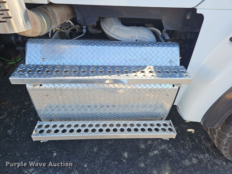 image for item NZ9117 2016 Freightliner Coronado 122SD  dump truck