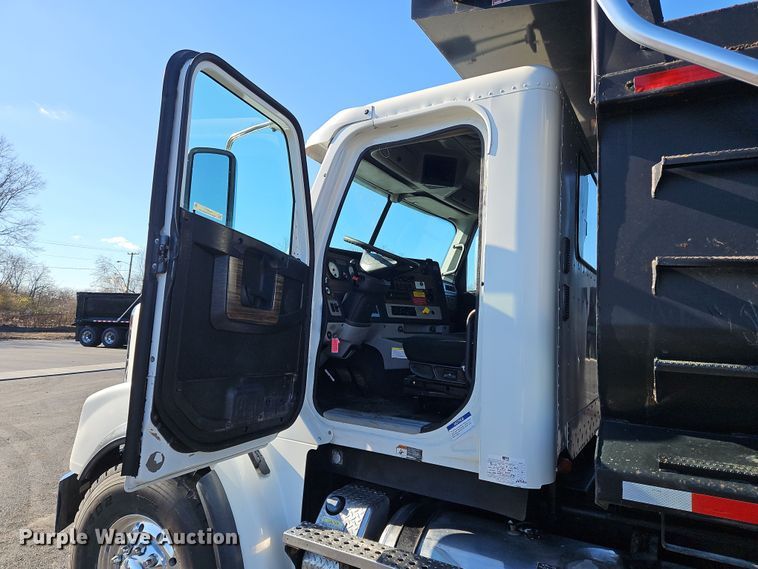 image for item NZ9117 2016 Freightliner Coronado 122SD  dump truck