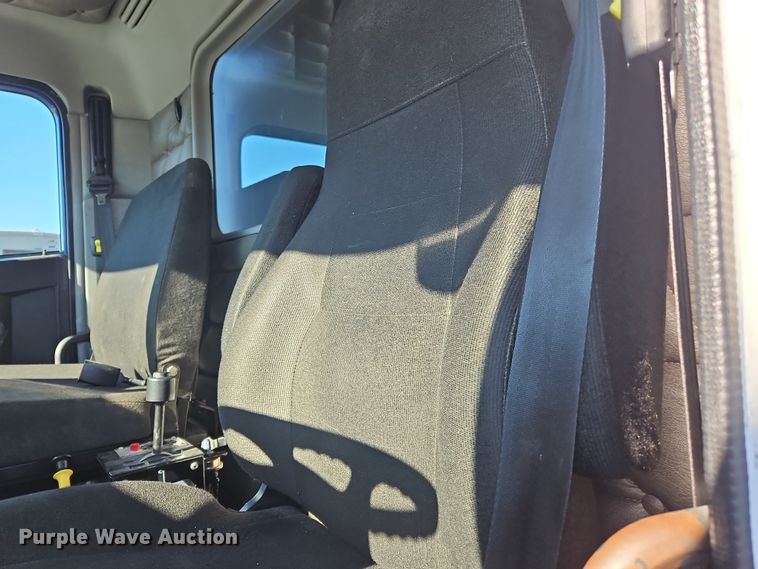 image for item NZ9117 2016 Freightliner Coronado 122SD  dump truck