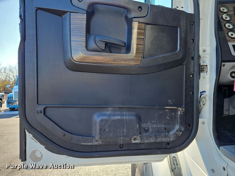 image for item NZ9117 2016 Freightliner Coronado 122SD  dump truck