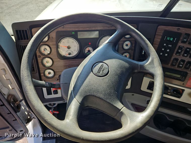 image for item NZ9117 2016 Freightliner Coronado 122SD  dump truck