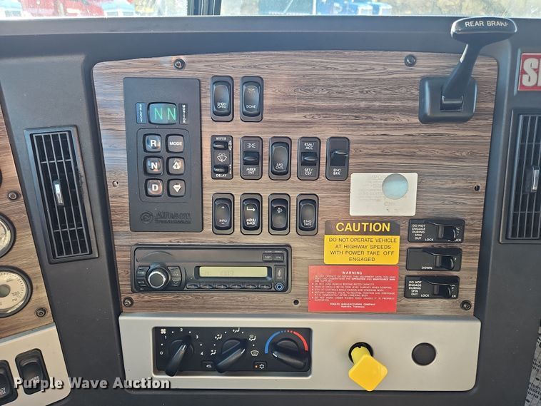 image for item NZ9117 2016 Freightliner Coronado 122SD  dump truck