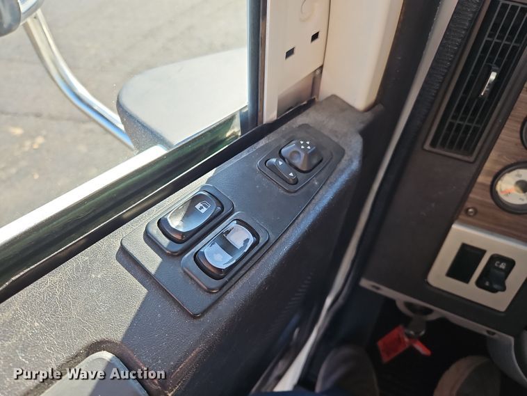 image for item NZ9117 2016 Freightliner Coronado 122SD  dump truck