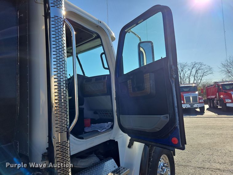 image for item NZ9117 2016 Freightliner Coronado 122SD  dump truck