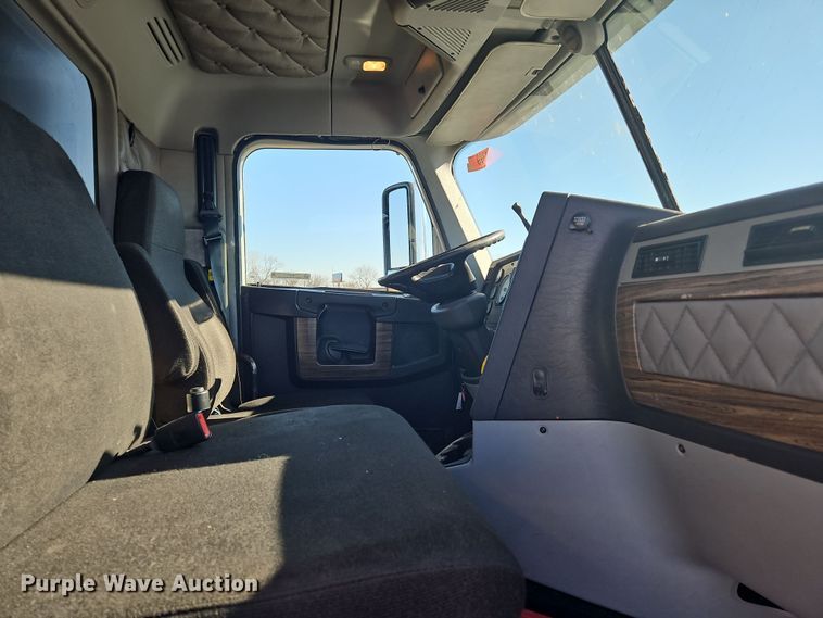 image for item NZ9117 2016 Freightliner Coronado 122SD  dump truck