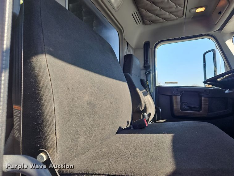 image for item NZ9117 2016 Freightliner Coronado 122SD  dump truck