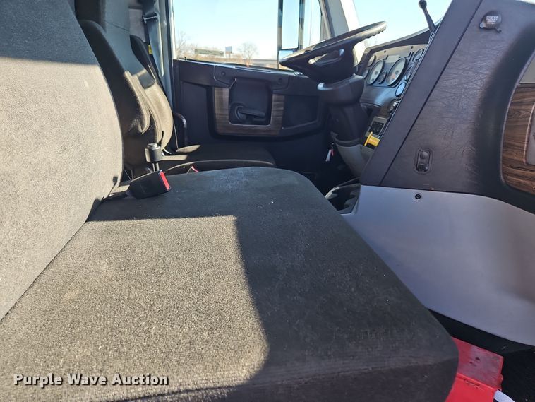 image for item NZ9117 2016 Freightliner Coronado 122SD  dump truck