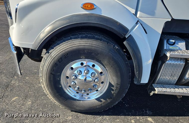 image for item NZ9117 2016 Freightliner Coronado 122SD  dump truck