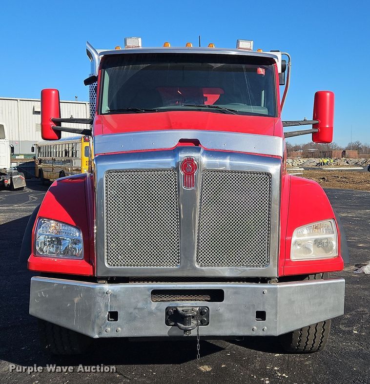 image for item NZ9122 2018 Kenworth T880 dump truck