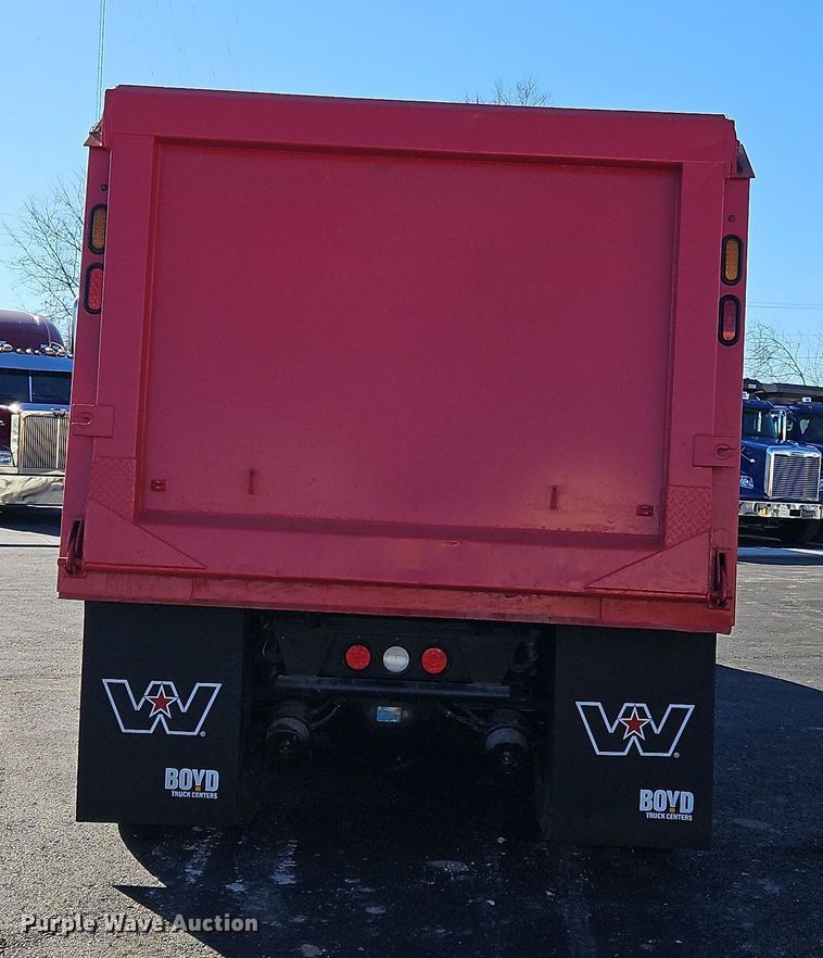 image for item NZ9122 2018 Kenworth T880 dump truck