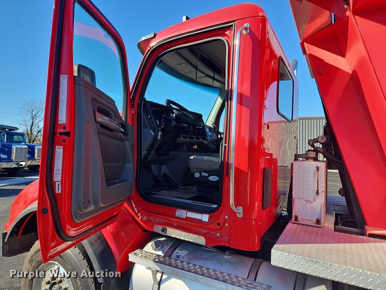 image for item NZ9122 2018 Kenworth T880 dump truck