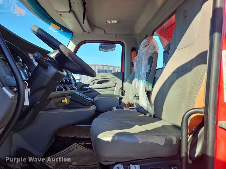 image for item NZ9122 2018 Kenworth T880 dump truck