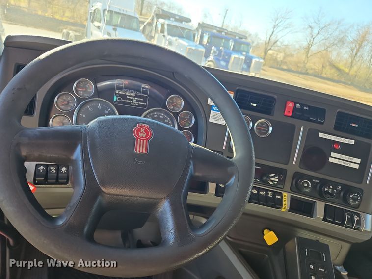 image for item NZ9122 2018 Kenworth T880 dump truck