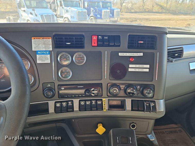 image for item NZ9122 2018 Kenworth T880 dump truck