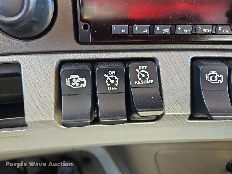 image for item NZ9122 2018 Kenworth T880 dump truck