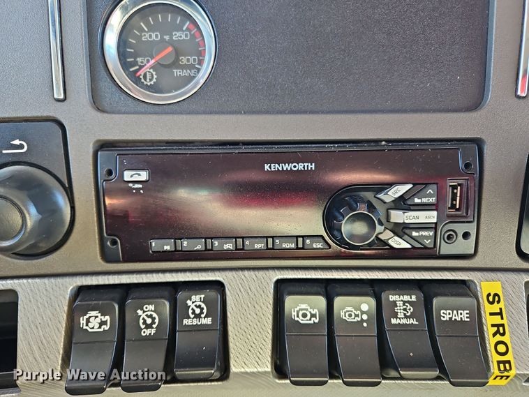 image for item NZ9122 2018 Kenworth T880 dump truck