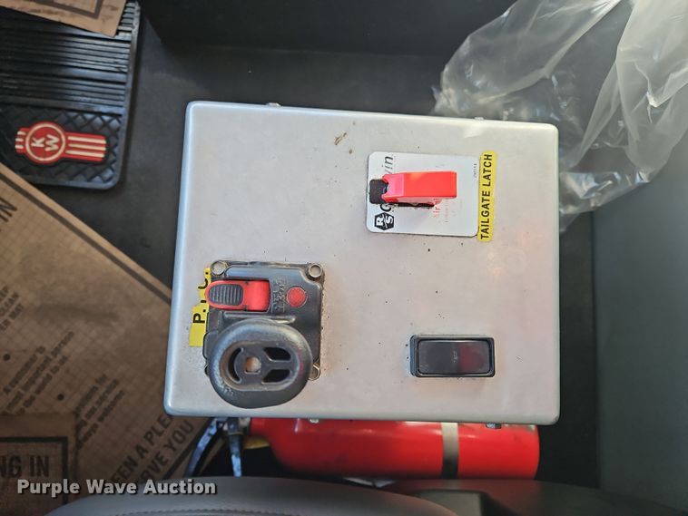 image for item NZ9122 2018 Kenworth T880 dump truck