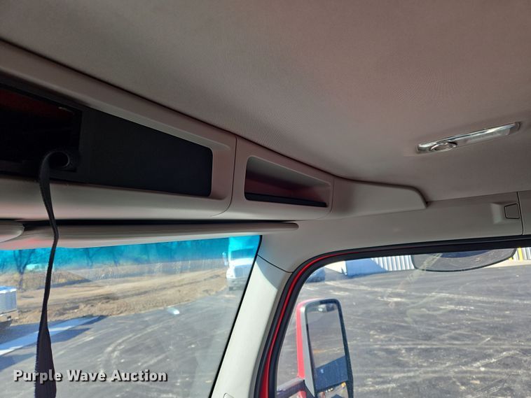 image for item NZ9122 2018 Kenworth T880 dump truck