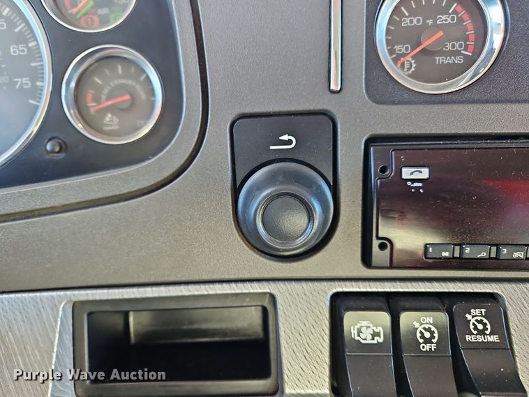 image for item NZ9122 2018 Kenworth T880 dump truck