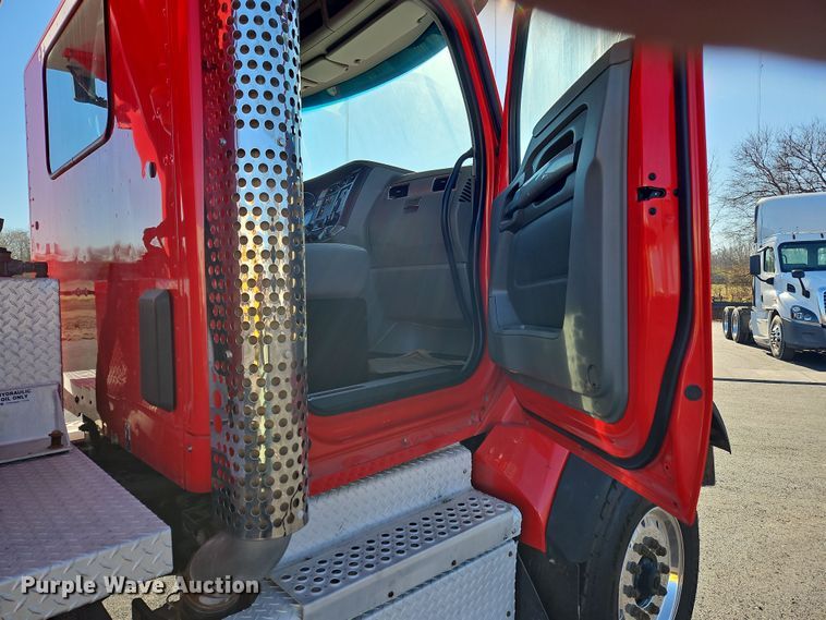 image for item NZ9122 2018 Kenworth T880 dump truck