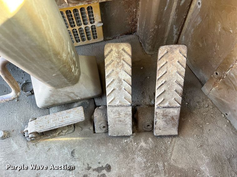 image for item OA9226 1993 Caterpillar 621E  scraper