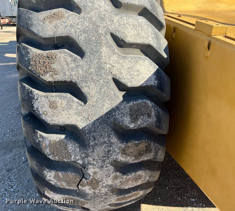 image for item OA9226 1993 Caterpillar 621E  scraper