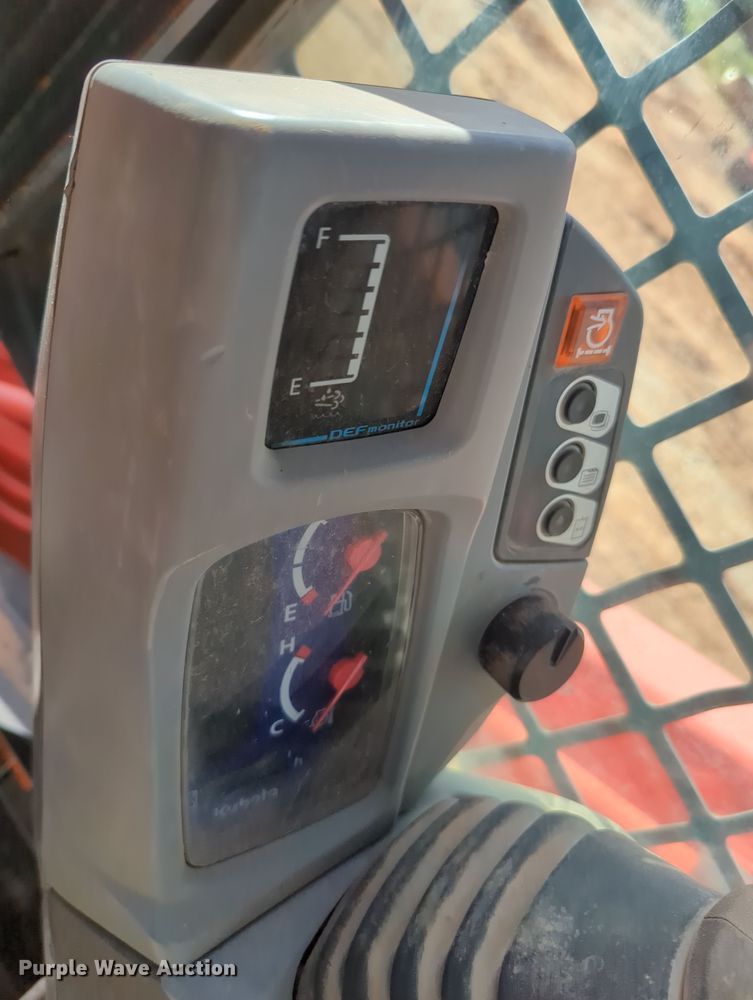 image for item OD9041 Kubota SVL95-2S  tracked skid steer loader